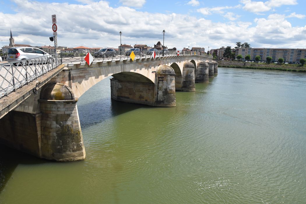 vue générale du pont en aval depuis la rive ouest