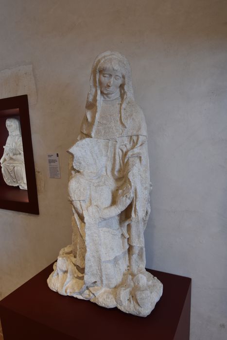 groupe sculpté : Philibert le beau, son saint patron