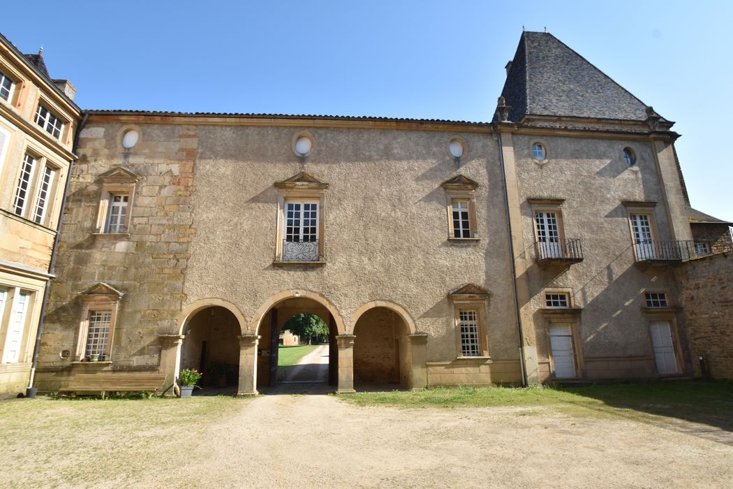 cour intérieure, aile sud, façade nord