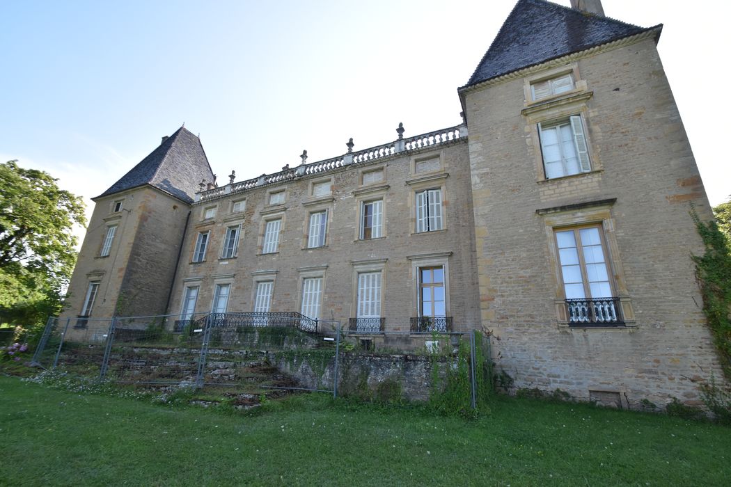 aile est, façade est