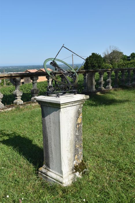 jardin est, détail du cadran  solaire