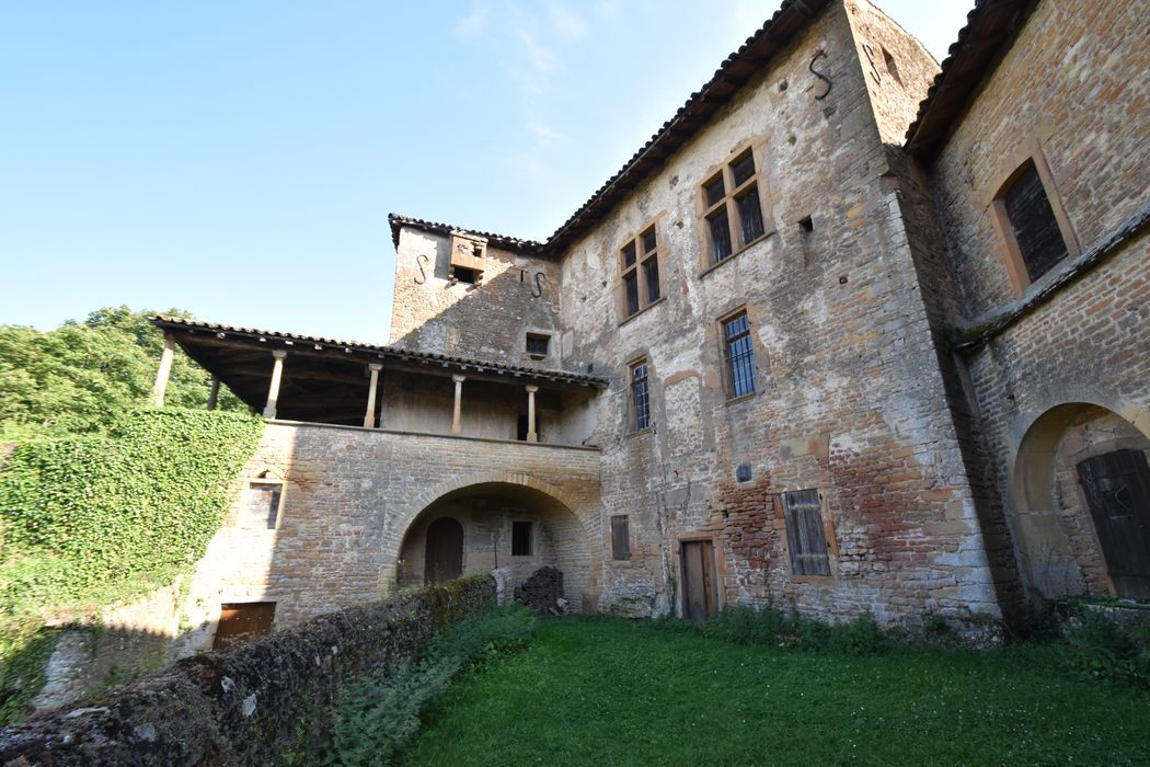 logis, façades nord-est, nord-ouest