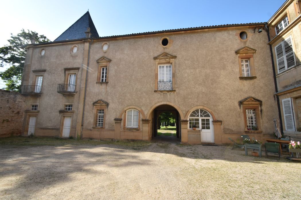 cour intérieure aile nord, façade sud