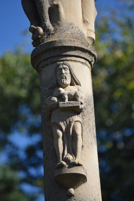 détail du fût : statuette de saint Jean-Baptiste