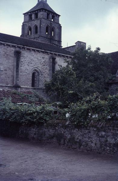 Clocher, partie supérieure et façade latérale