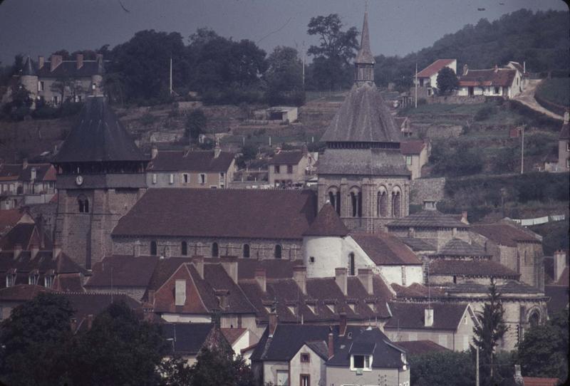 Clochers, maisons environnantes