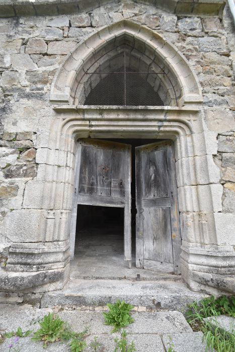 chapelle-musée, façade ouest, porche d’accès