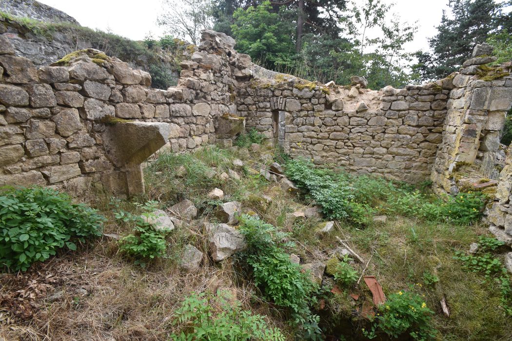 chapelle-musée, vestiges ruinés au sud