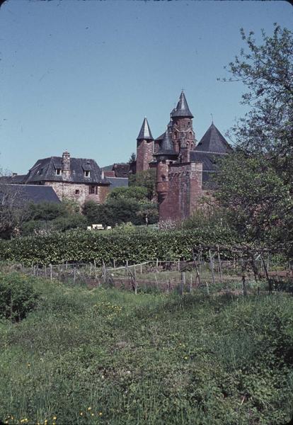 Vue éloignée sur les deux édifices