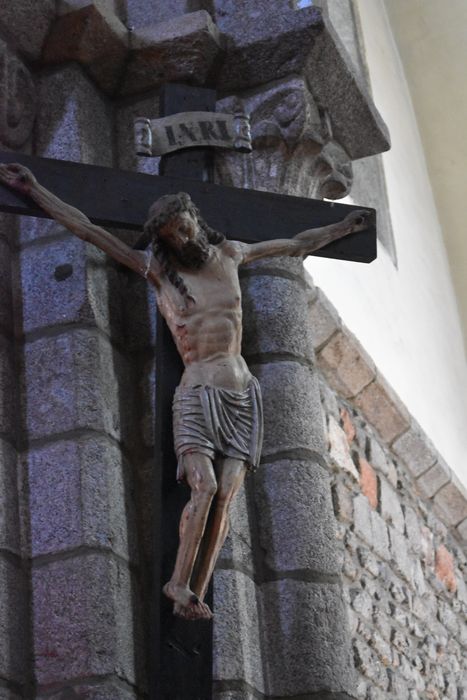 statue : Christ en croix