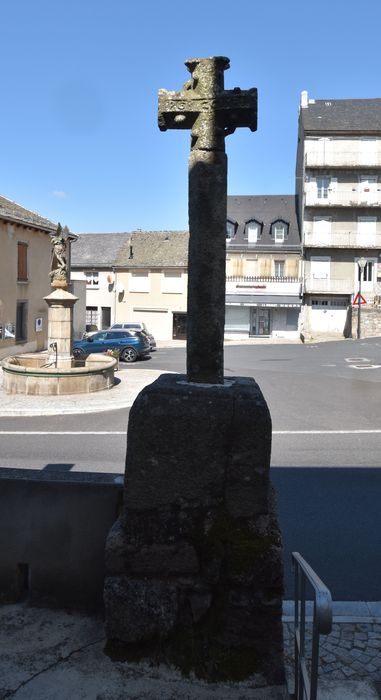 vue générale de la croix