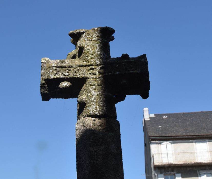 vue partielle de la croix