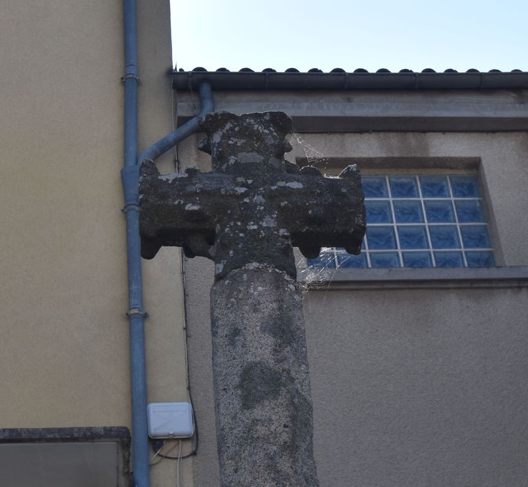 vue partielle de la croix