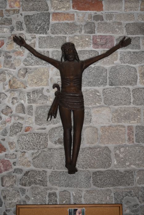 statue : Christ en croix