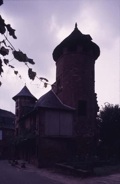 Façade et tours sur cour