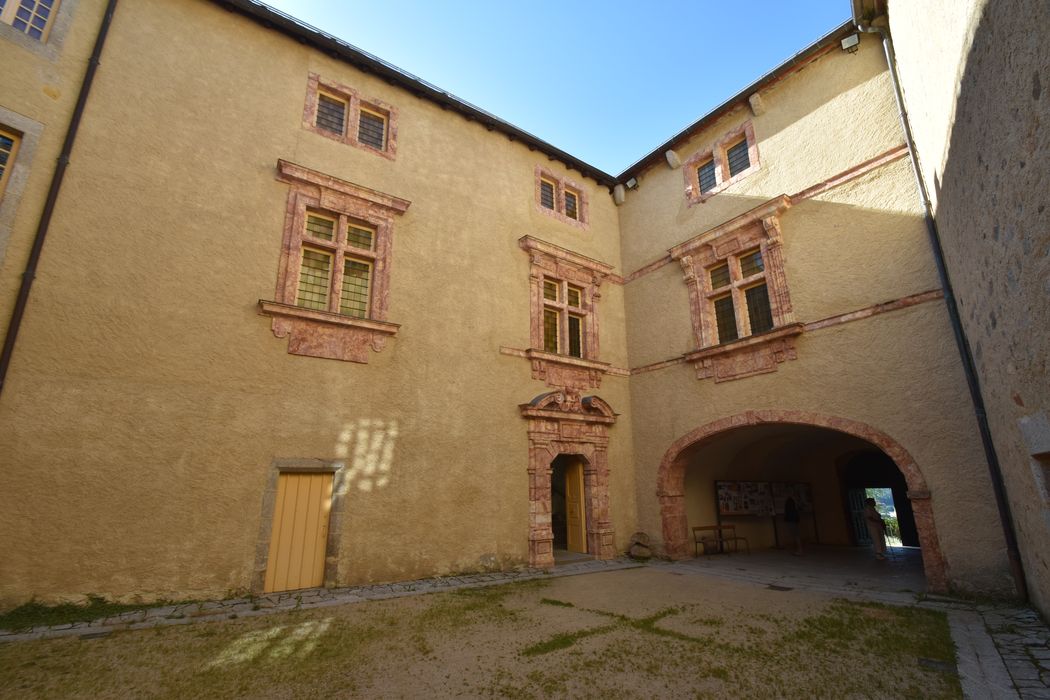 cour intérieure, façade nord et ouest