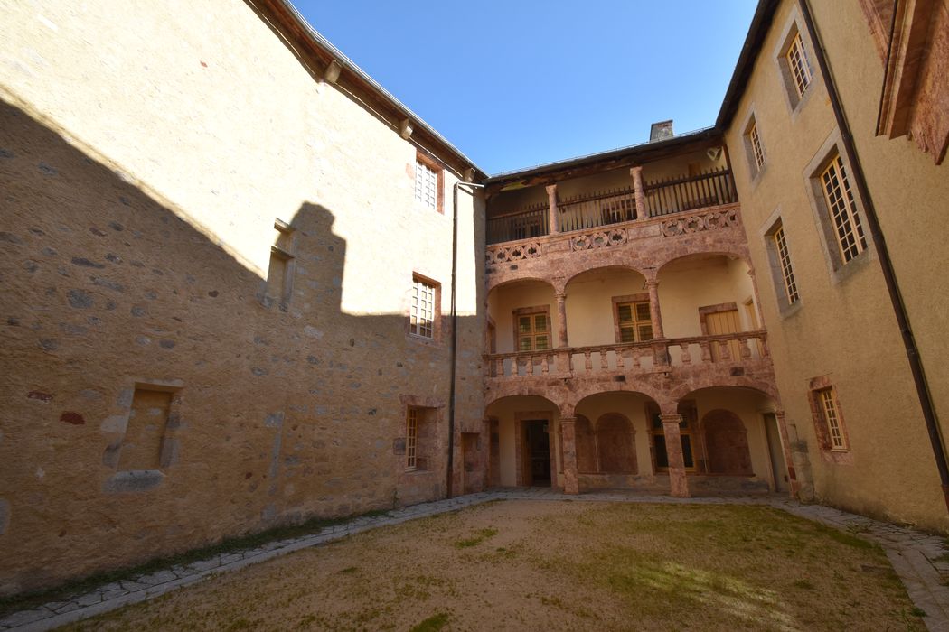 cour intérieure, façades sud et est