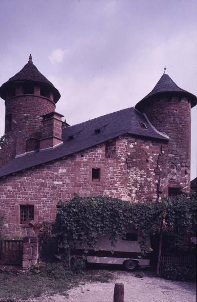 Façade et tours sur cour