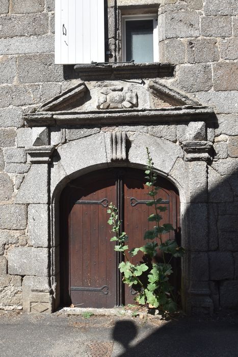 porte d’accès est sur rue