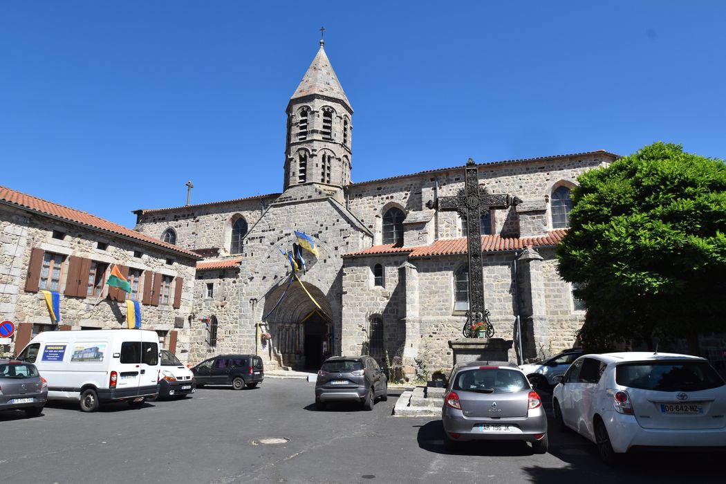 Eglise Saint-Médard, ancienne église collégiale