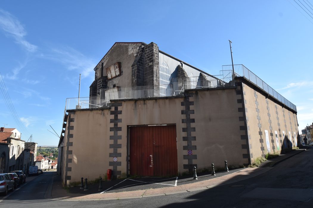 mur de clôture sur la rue Soubrany avec une vue partielle de la chapelle