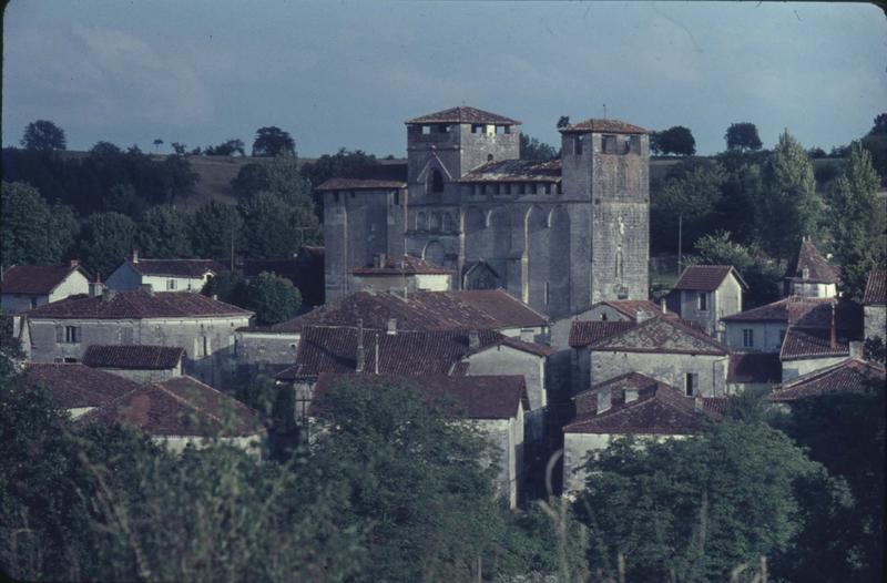 Ensemble nord et maisons environnantes