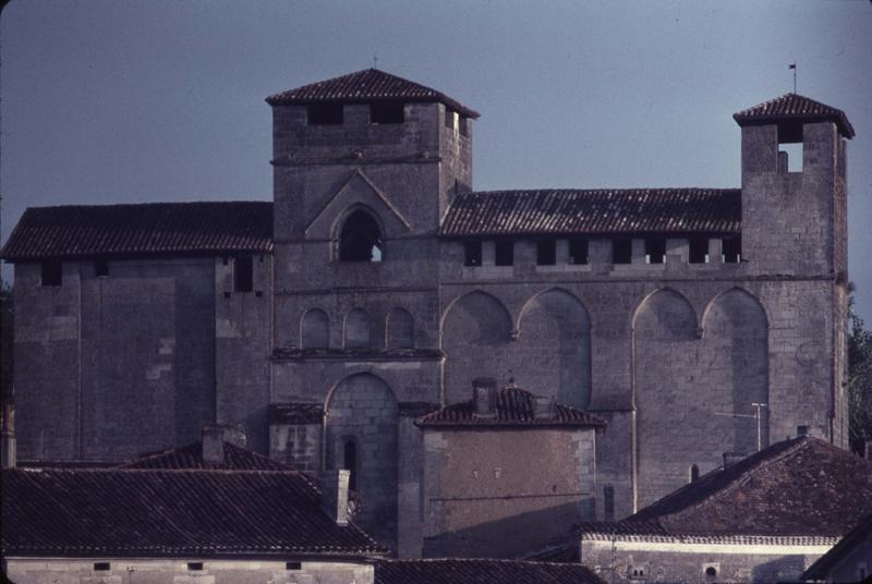 Ensemble nord et maisons environnantes