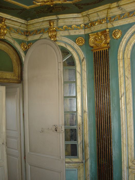 oratoire, vue partielle des décors