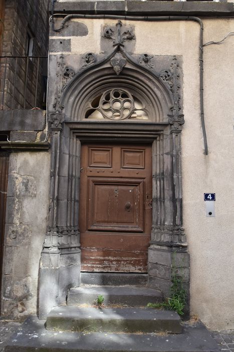 porte d’accès sur rue