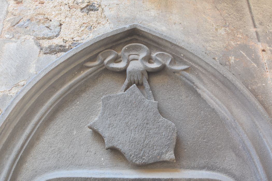 cour intérieure, porte d’accès, détail du linteau