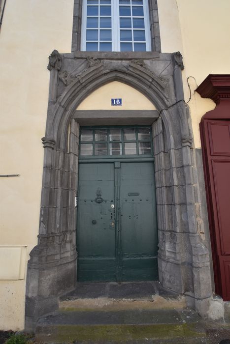 porte d’accès sur rue