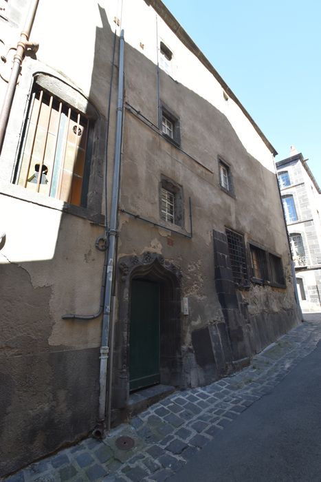 façade est sur la rue Saint-Antoine