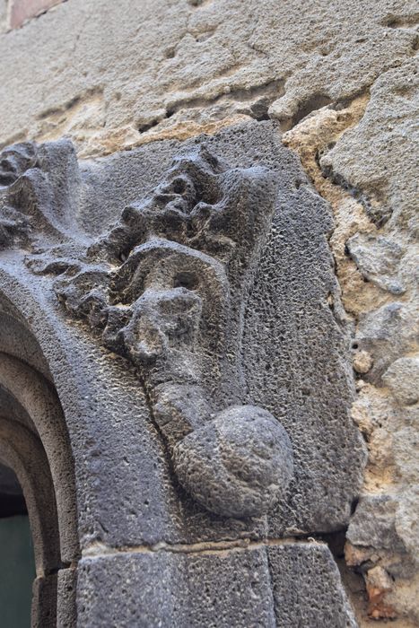 porte d’accès sur la rue Saint-Antoine, détail