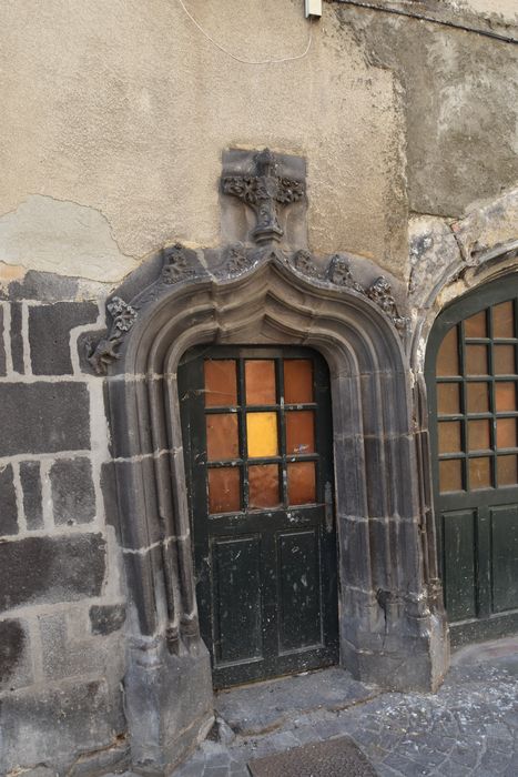 porte d’accès sur la rue Hippolyte Gomot