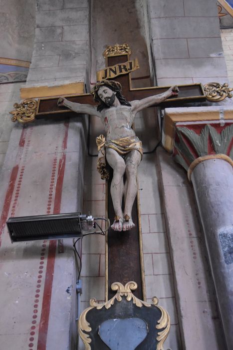 statue : Christ en croix