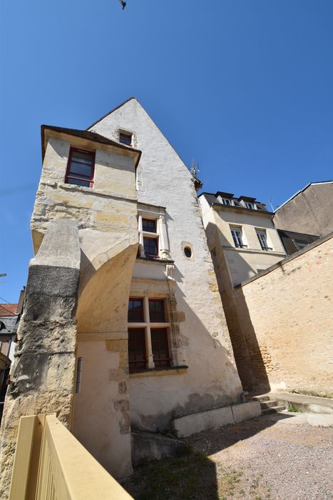 façade sud-est sur la cour intérieure