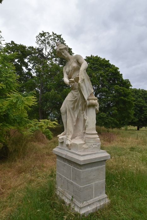 parc du château de Bois-Préau, statue