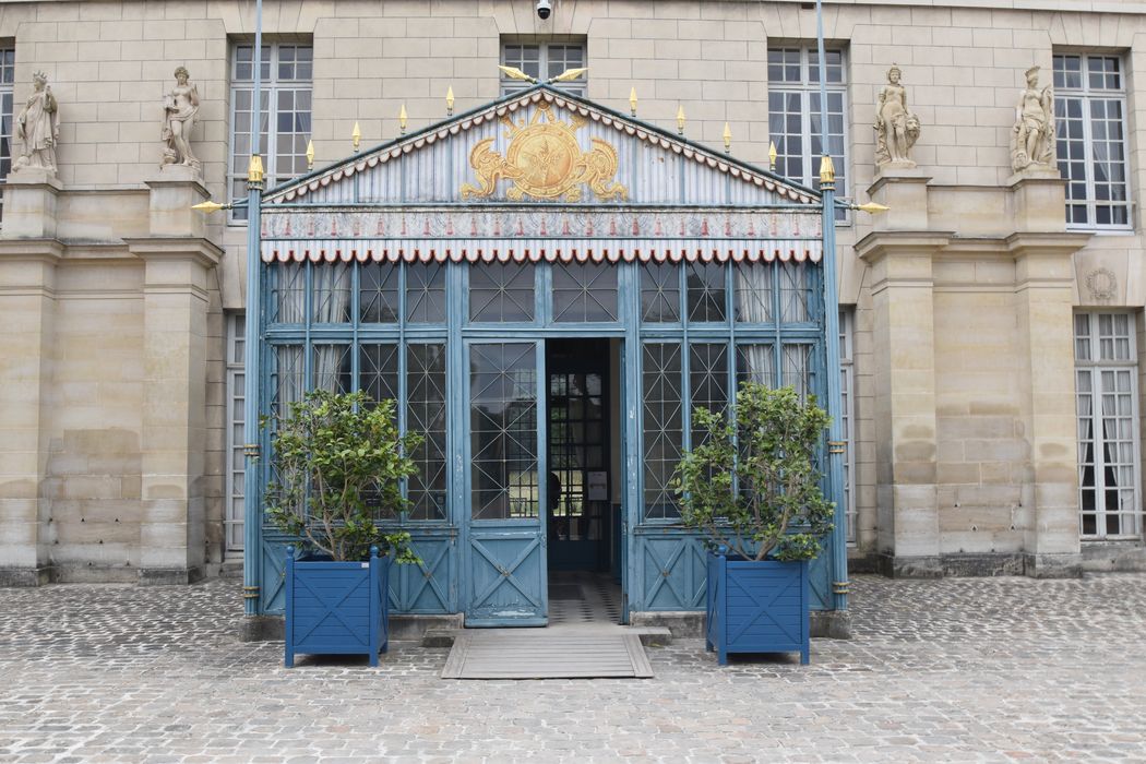 château de Malmaison, façade nord-est, tente d’entrée