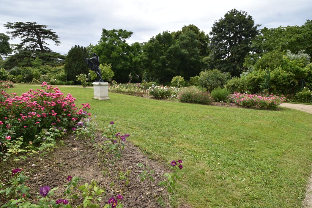 château de Malmaison, parc, parterres des roses modernes