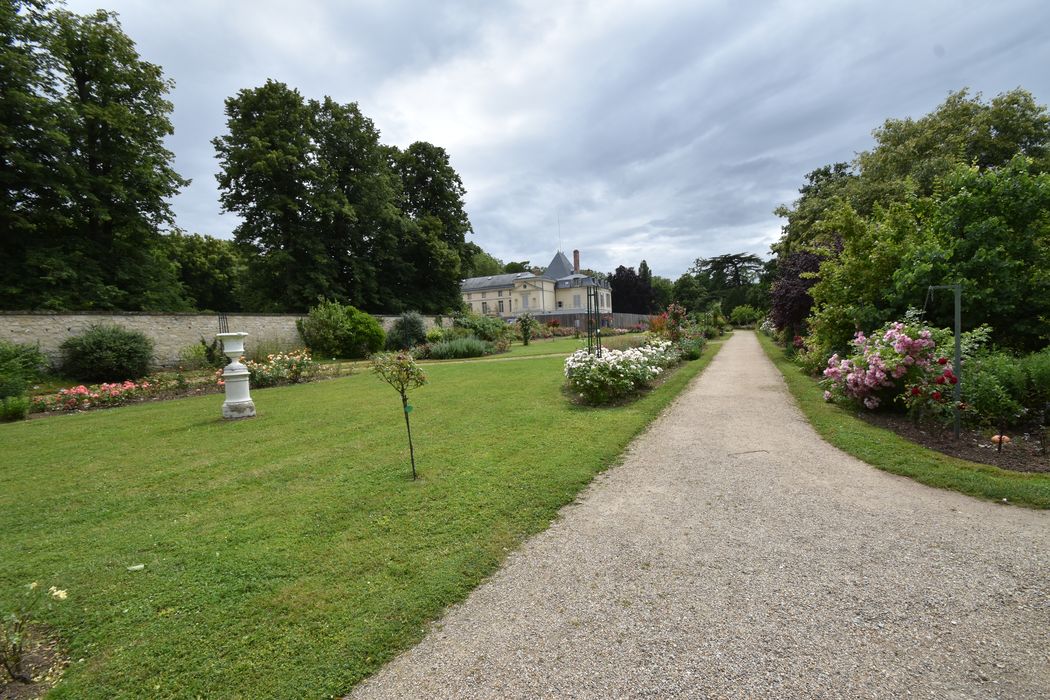 château de Malmaison, parc, parterres des roses modernes