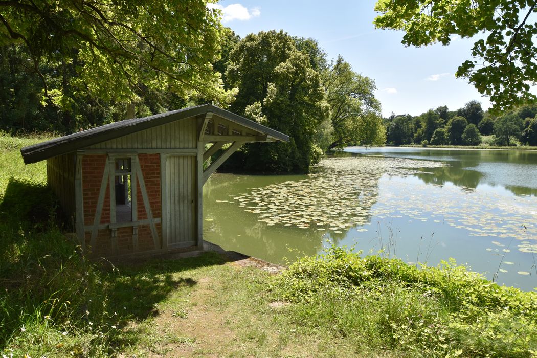 parc, étang avec embarcadère