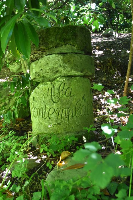 parc, détail d’une borne de méditation