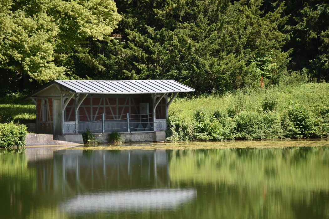 parc, étang avec embarcadère