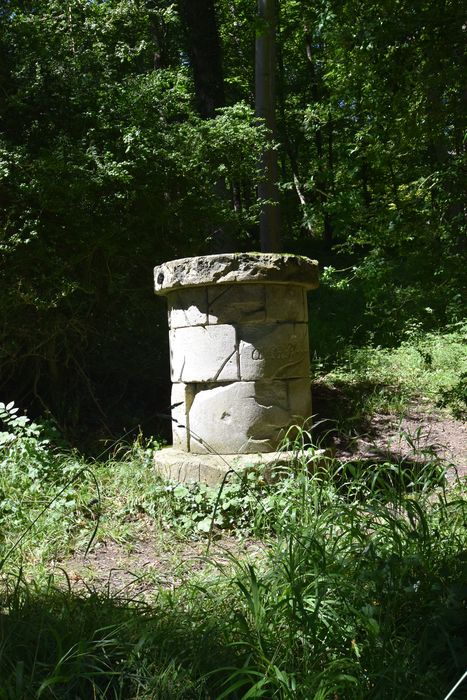 parc, détail d’une borne de méditation