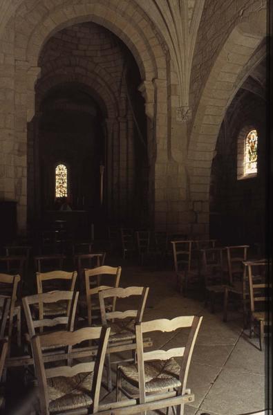 Intérieur : la nef vers le choeur