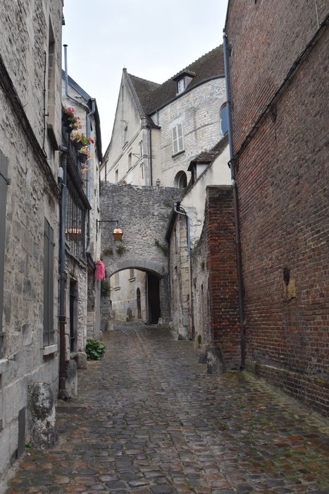 vue générale de la porte depuis l’Ouest