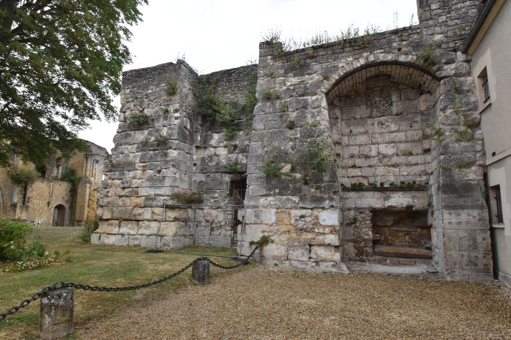 maçonnerie d’une ancienne tour (tour maîtresse), élévation sud