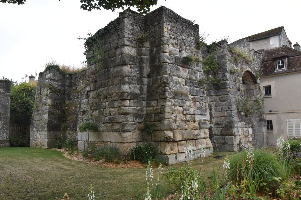 maçonnerie d’une ancienne tour (tour maîtresse), élévations sud et ouest