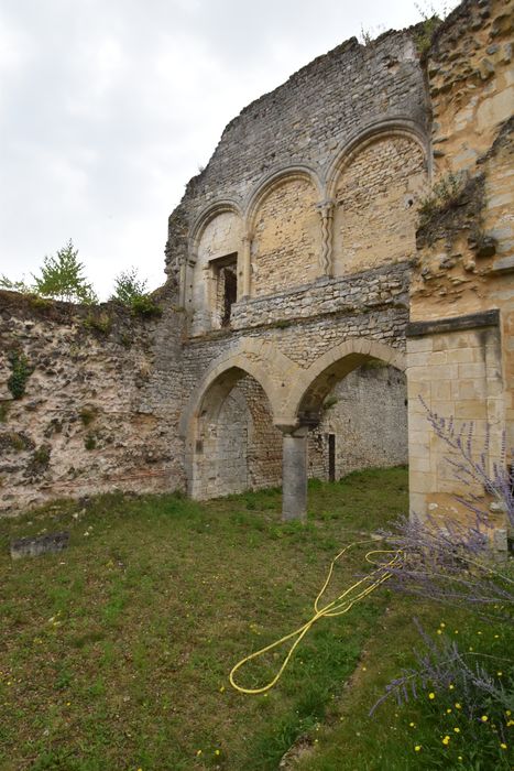 vestiges de la grande salle publique, élévation ouest