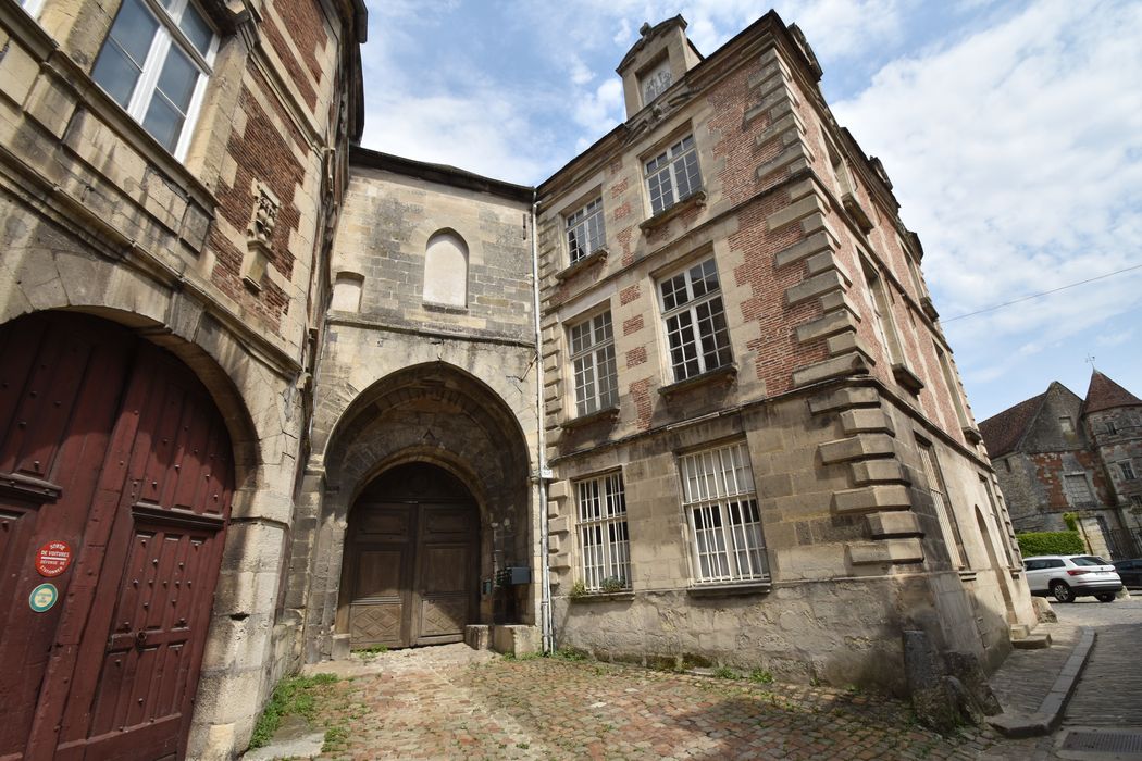 porte sud à l’enceinte de l’ancien château, élévation sud